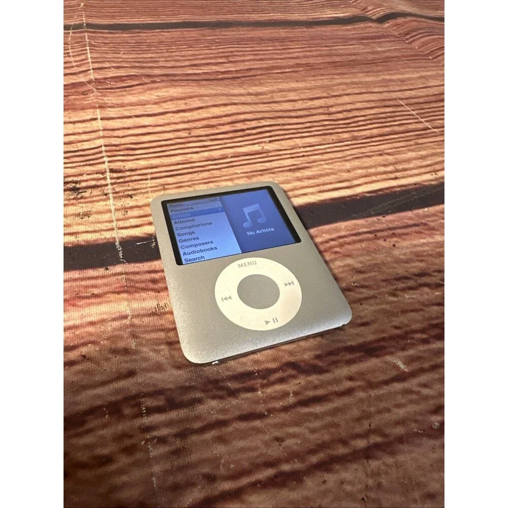 Apple iPod Nano 3rd Generation 8GB A1236 - WORKING